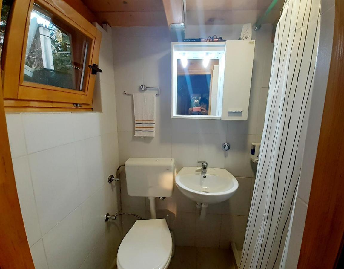 Obiteljski Apartman Borovi Visoko Eksteriør billede