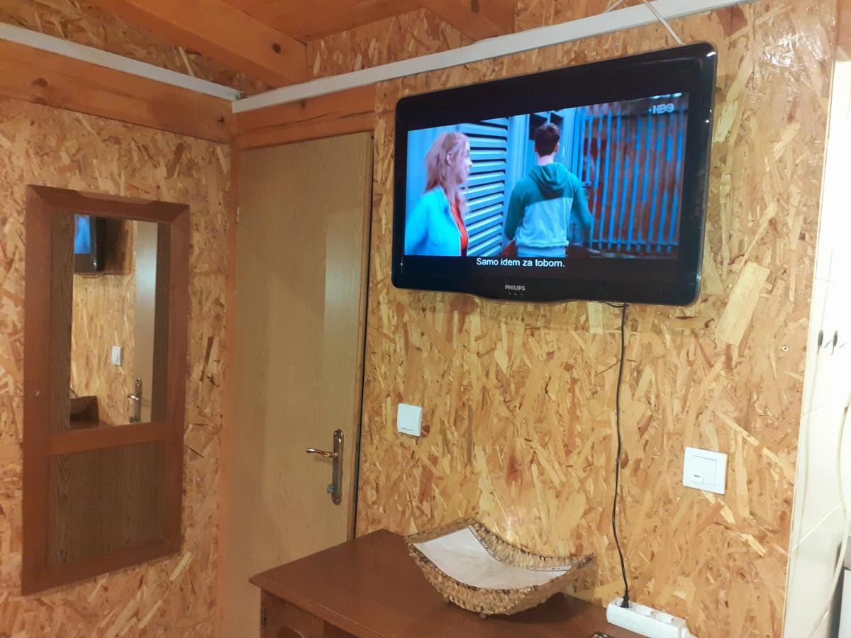 Obiteljski Apartman Borovi Visoko Eksteriør billede